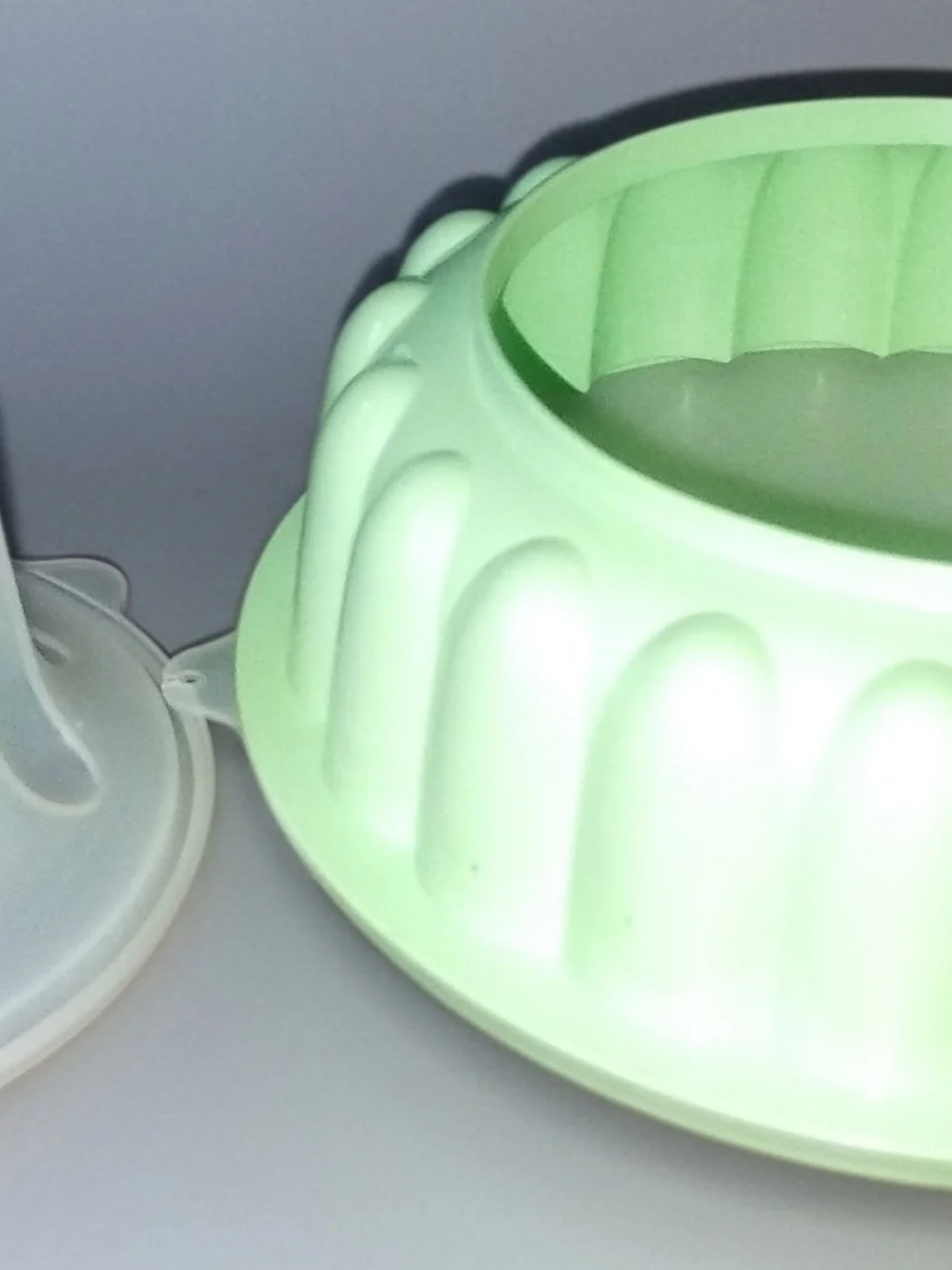 Vintage Mint Green Tupperware 9 Inch Jel-Ring Mold Model #1201